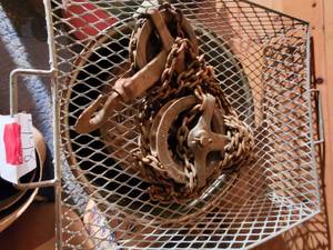 lot 448 image: Metal basket w handles 21246...