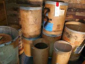 lot 449 image: Several storage barrels, 2 have lid...