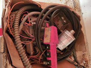 lot 466 image: Box with electric switchescontroll...