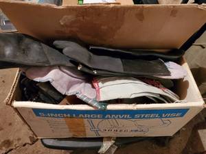 lot 491 image: Large box of various style gloves (...