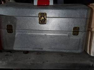 lot 518 image: Aluminum tackle box 1699.5...