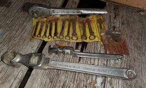lot 525 image: Specialty Hand tools. (2) size Adju...