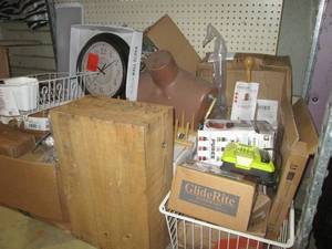 lot 10 image: (EW5) Assorted Misc from Cleaning O...