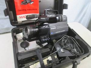 lot 44 image: (EW6) Magnavox Movie Maker in Case...