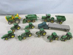lot 60 image: (BSB) Assorted Small John Deere Tra...