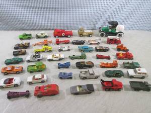 lot 89 image: (CSB) Assorted Vintage Toy Cars ...