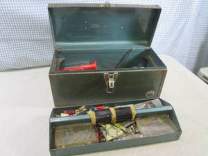 lot 107 image: (RM5) 16 Metal Tool Box with Tray ...