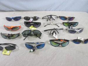 lot 152 image: (CS) 16 Pair Assorted Sunglasses Et...