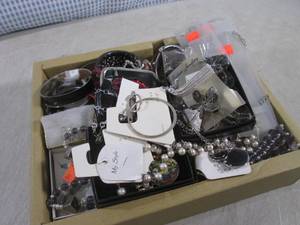 lot 208 image: (CS) Assorted Jewelry Necklaces Bra...
