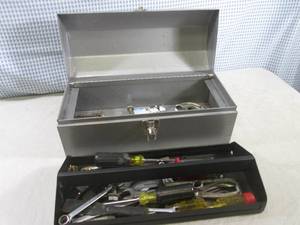 lot 212 image: (RM2) 16 Metal Tool Box with Assor...