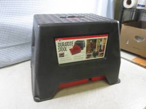 lot 215 image: (RM1) Little Giant DuraTote Stool...