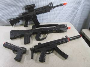 lot 225 image: (G-1) Toy Guns Couple May Be Airsof...