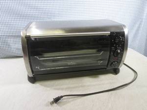 lot 226 image: (RM4) Rival Toaster Oven Model CO60...