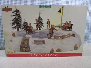 lot 258 image: (EW5) Lighted & Animated Table Acce...
