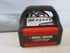 lot 286 image: (BS) Black & Decker Smart Battery C...
