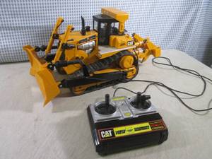 lot 310 image: (G-1) Wired Remote Control Caterpil...