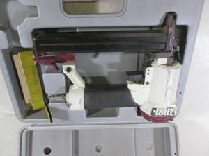 lot 323 image: (F-1) Tool Shop Air Staple Gun in C...
