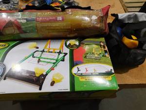 lot 36 image: 8 x 9 3-4 Person Dome Tent & 2 yard games