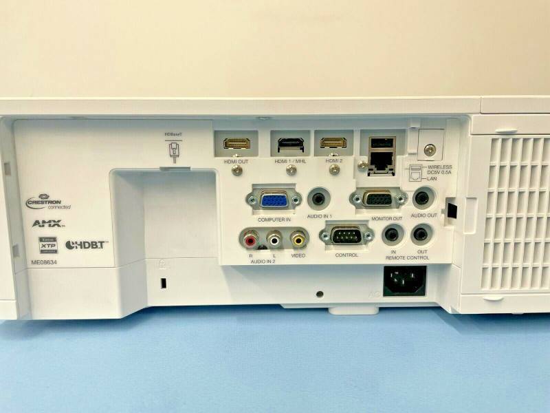 lot 5 image: Hitachi CP-WU5505 WUXGA 5000-Lumen HD Home Theater LCD Projector  Projection System