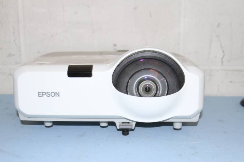 lot 62 image: Epson PowerLite 420 XGA 3LCD Short-Throw HD Home Theater Projector  Projection System