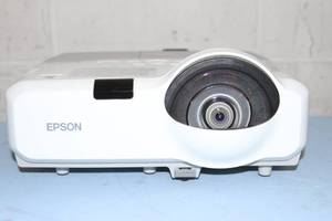 lot 64 image: Epson PowerLite 420 XGA 3LCD Short-Throw HD Home Theater Projector  Projection System