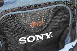 lot 72 image: Sony DSR-PD150 Professional 13 DVCAM MiniDV Mini DV Digital Video Camera  Camcorder with Case