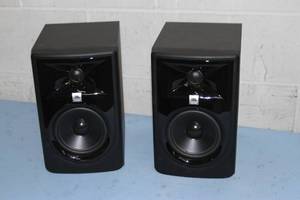 lot 98 image: PAIR of JBL 305P MkII Powered 5 Professional Two-Way Studio Monitor Speakers  Loudspeakers