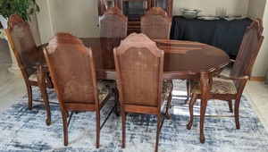 Stunning Formal Dining Table with Leaf and (6) Matching Chairs