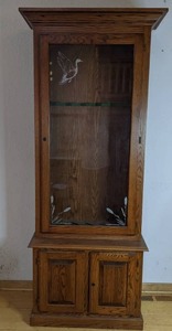 lot 78 image: Wooden Gun Cabinet