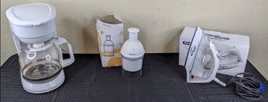 lot 71 image: Assorted HomeKitchen Items- Proctor Silex and Tupperware