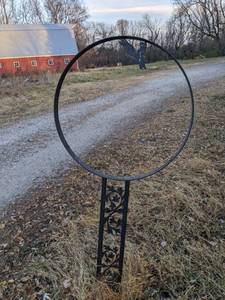 lot 17 image: Iron Outdoor Decoration
