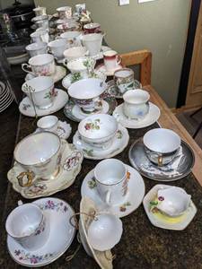 lot 56 image: Collection of Tea Cups and Saucers