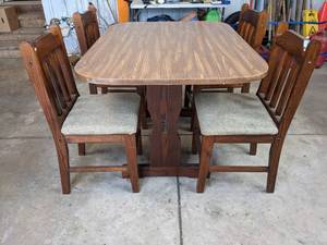 lot 100 image: Wood Dining Table and (4) Dining Chairs