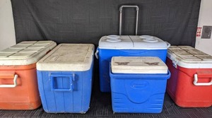 lot 26 image: Assortment of Coolers Coleman, Rubbermaid, & Gott