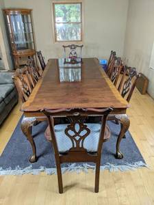 lot 9 image: Vintage Henredon Rittenhouse Square Ball & Claw Dining Room Table Set