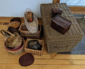 lot 131 image: Assortment of Woven Wicker Baskets and Storage Trunk
