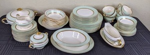 lot 82 image: Vintage Pop Gosser China Spring Coin Gold Dinner and Tea Cup Set