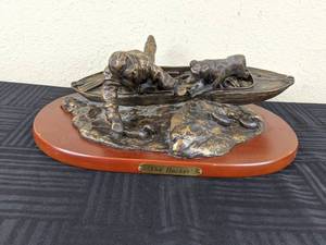 lot 83 image: The Ducker Limited Edition Sculpture by Lee Leuning and Sherri Treeby 736 of 3000 COA