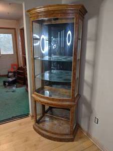 lot 127 image: Stunning Tall Glass and Wooden Corner Curio Cabinet