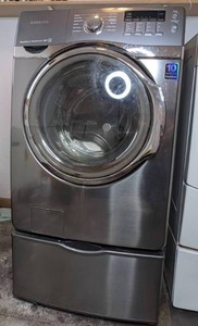 lot 4 image: Samsung SpeedSpray PowerFoam VRT Front Load Washer
