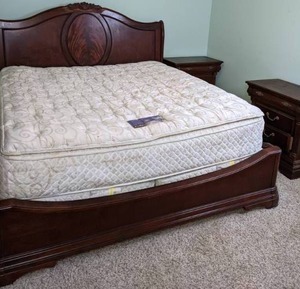 lot 124 image: Beautiful Dark Wood Bed with Matching Nightstands (2)