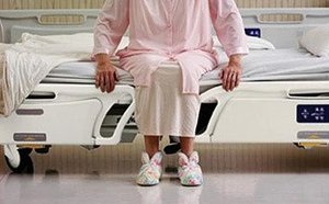 lot 2 image: MSRP $22,000 STRYKER SLEEK GO-BED MEDSURG HOSPITAL BED 500LB CAPACITY WZONE EXIT ALARM, DIGITAL SCALE FREE USED PRESSURE RELIEF MATTRESS &amp PLUGS INTO REGULAR HOME LIGHT SOCKET -SEE PDF WORKS GREAT NO RESERVE