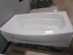 lot 316 image: Delta Classic 400 Curve 60 in. Right Drain Rectangular Alcove Bathtub in High Gloss White (NICE CONDITION)
