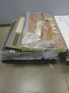 lot 318 image: Pallet of Misc Flooring (Laminate, Porcelain & Vinyl, Different Colors & Brands)