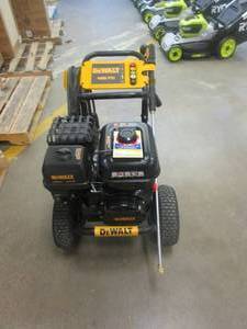 lot 416 image: DEWALT 4400 PSI 4.0 GPM Gas Cold Water Pressure Washer with DEWALT 420cc Engine (RUNS, NICE CONDITION)