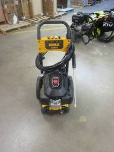 lot 417 image: DEWALT 3300 PSI 2.4 GPM Gas Cold Water Pressure Washer with HONDA GCV200 Engine (USED, RUNS)
