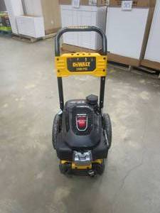 lot 423 image: DEWALT 3300 PSI 2.4 GPM Gas Cold Water Pressure Washer with HONDA GCV200 Engine (FOR PARTS ONLY, MISSING HOSE, TIPS & WAND)
