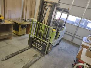 lot 1 image: Clark Model GSC25MC LP Gas Forklift...