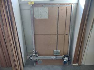 lot 15 image: Bosch Model 93914 Cabinet Door Temp...