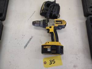 lot 35 image: Dewalt 18 Volt Cordless Drill, Work...